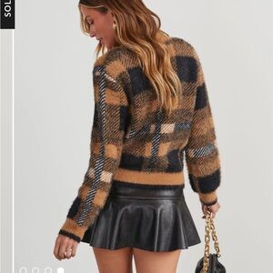Black and Tan Plaid Cropped Sweater w/ Gold Buttons - SM